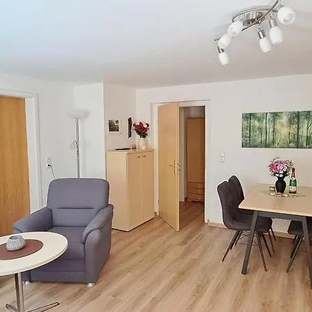 Kinderfreundliche Ferienwohnung Im Luftkurort Waren Appartamento *