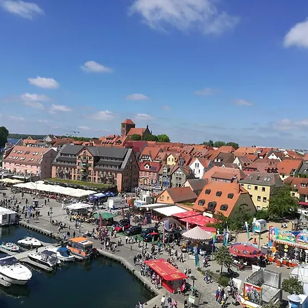 Kinderfreundliche Ferienwohnung Im Luftkurort Waren Appartamento